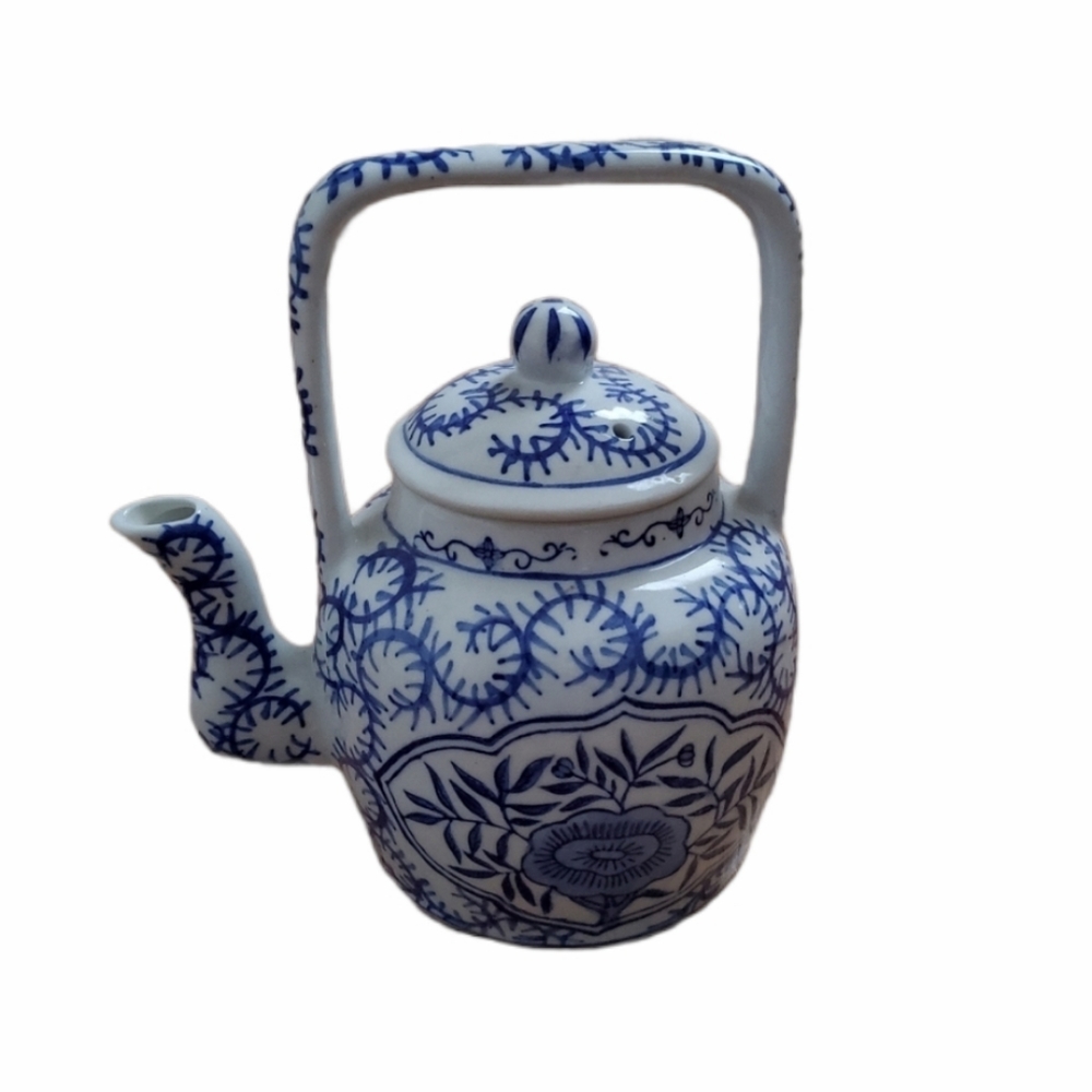 Vintage Handpainted Blue White Ceramic Tea Pot Chinese Floral Pottery Decoration